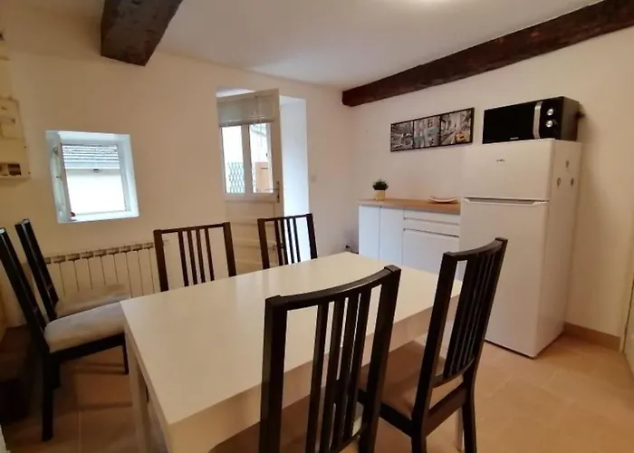 Le Blanc, Agreable Maison De Centre Ville